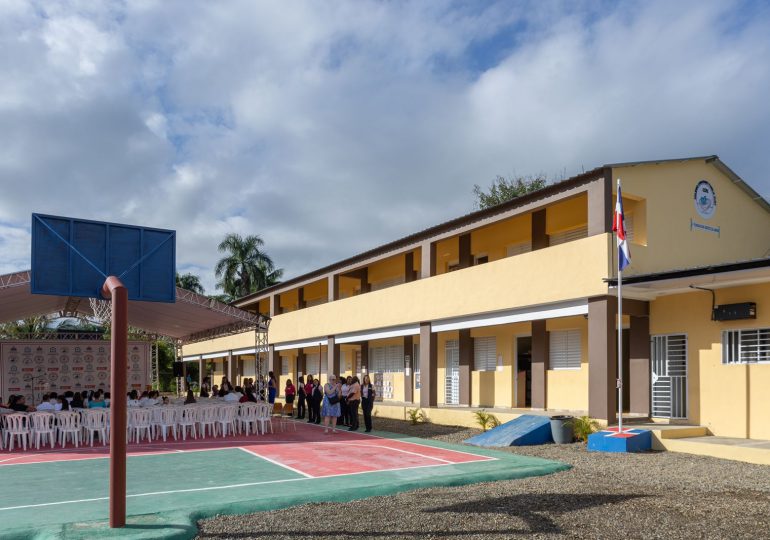 Inauguran Colegio Cristiano Familia Kurt