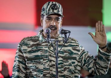 Maduro designa una comisión nacional para que trabaje en una reforma constitucional