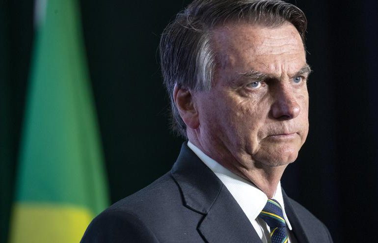 Bolsonaro carga contra el Supremo de Brasil por impedirle viajar a la investidura de Trump