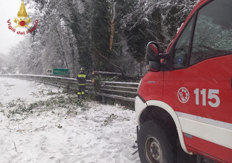 Fuertes vientos y nevadas en el sur de Italia, con escuelas cerradas y trenes bloqueados