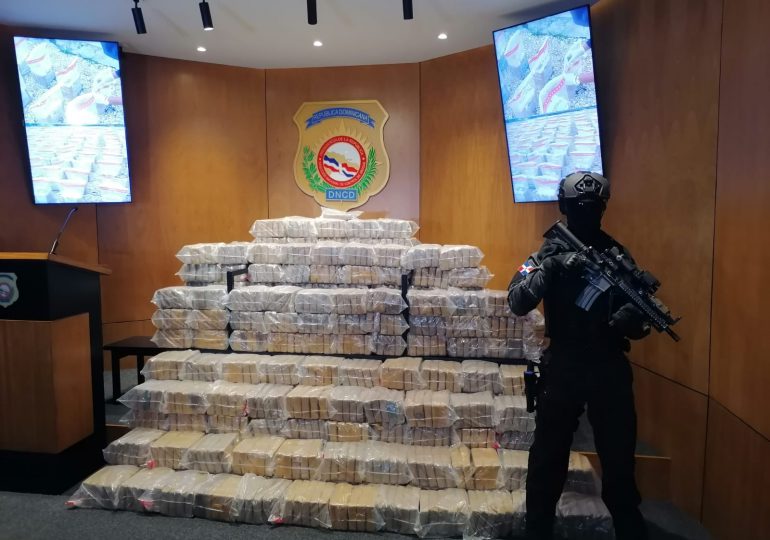 DNCD incauta 766 paquetes de cocaína en Pedernales; arrestan a cuatro dominicanos y dos haitianos