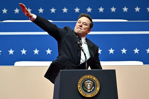 Video: Elon Musk hace un saludo catalogado como «nazi» durante mitin de Trump