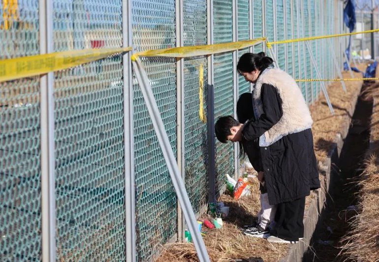 Corea del Sur: Extraen sonido de una caja negra del vuelo 7C2216 accidentado