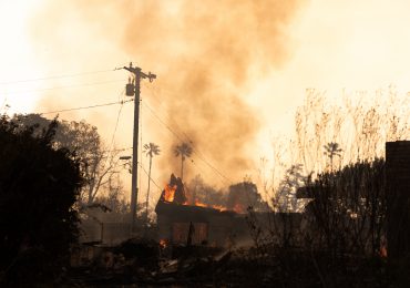 Al menos 20 detenidos por saqueos durante los incendios de Los Ángeles