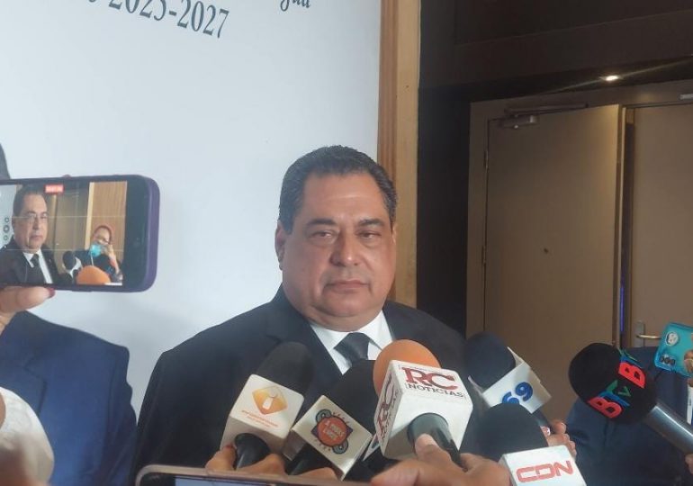 Jhon Richard Paniagua asume la presidencia del Colegio de Notarios con el reto de unificar el gremio