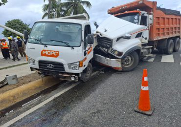 Empleados de MOPC accidentados esta mañana en avenida 30 de Mayo están fuera de peligro