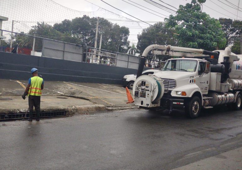 Alcaldía del DN intensifica operativos de limpieza de imbornales ante efectos de vaguada