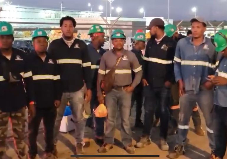 Obreros que trabajaron en Manzanillo Power Land piden a la compañía pago justo de sus prestaciones laborales