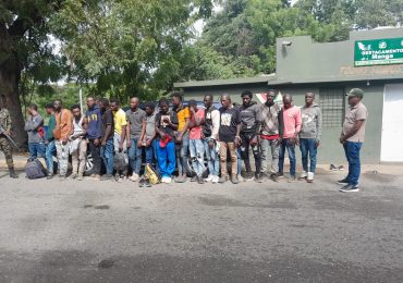 Detienen jeepeta con 19 haitianos indocumentados en Montecristi