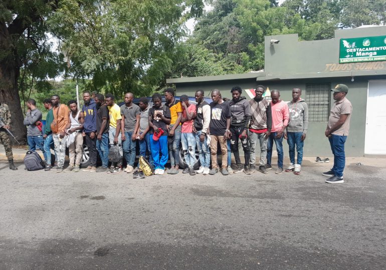 Detienen jeepeta con 19 haitianos indocumentados en Montecristi