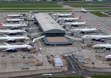 Gobierno británico aprueba ampliación de aeropuerto de Heathrow para hacer despegar la economía