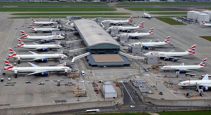 Gobierno británico aprueba ampliación de aeropuerto de Heathrow para hacer despegar la economía