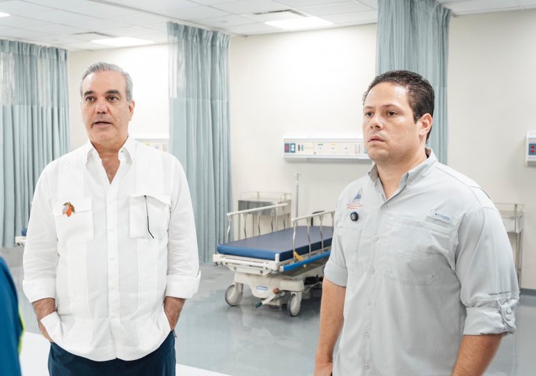 Abinader y Ministro Bonilla supervisan avances en construcción del Hospital San Vicente de Paúl en SFM