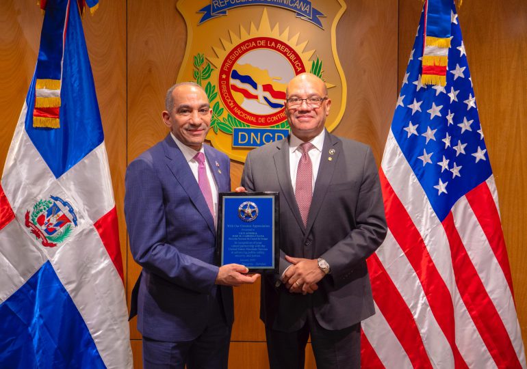 Visita del Director de los Marshals de EE. UU., Ronald L. Davis, a la Dirección Nacional de Control de Drogas