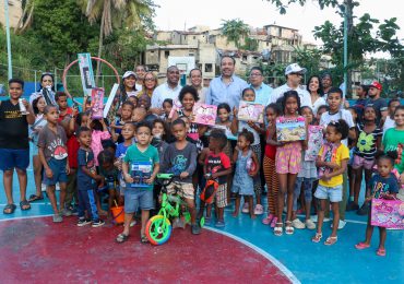 Alberto Rodríguez impacta a barrios vulnerables del DN con la entrega de cientos de juguetes a niños de escasos recursos