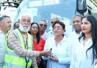 Gobernadora Severina Gil participa en la llegada a Dajabón de los primeros autobuses del Sistema Nacional de Transporte Escolar