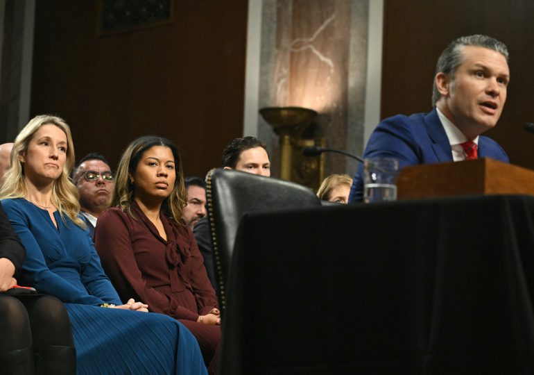 El Senado examina al polémico candidato de Trump para el Pentágono