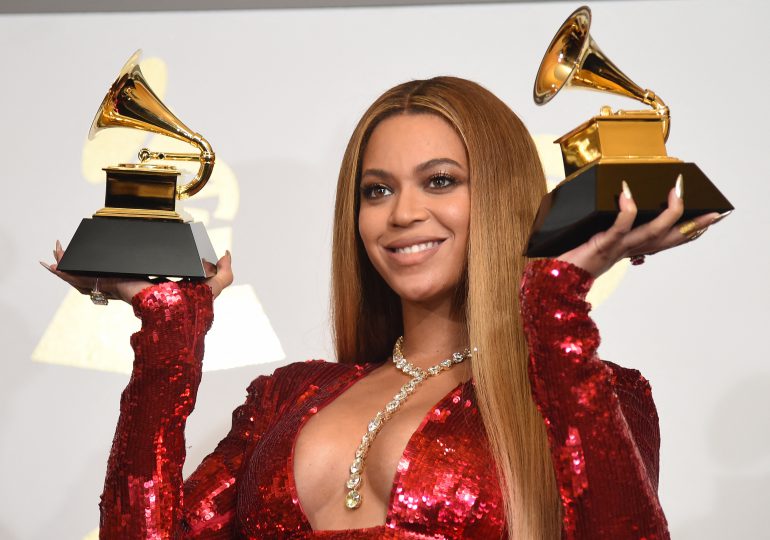 Beyoncé lidera los Grammy en una gala dedicada a los incendios de Los Ángeles