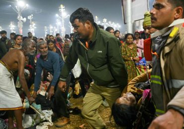 Video: Estampida en festival religioso de India deja al menos 15 muertos