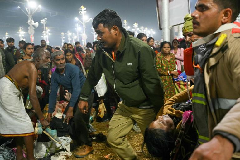 Video: Estampida en festival religioso de India deja al menos 15 muertos