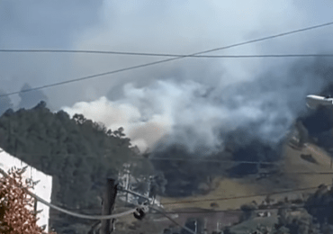 Reportan incendio forestal en montaña cercana a la comunidad Los Cerros en Constanza