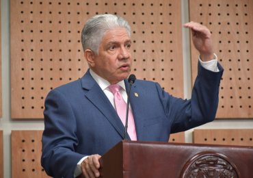 Eduardo Estrella destaca la ejemplaridad de Balaguer, Peña Gómez y Bosch en la política dominicana