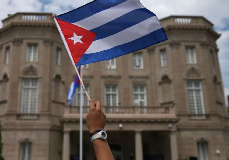 Cuba promete liberar a 553 presos después de que EEUU aligerara sanciones