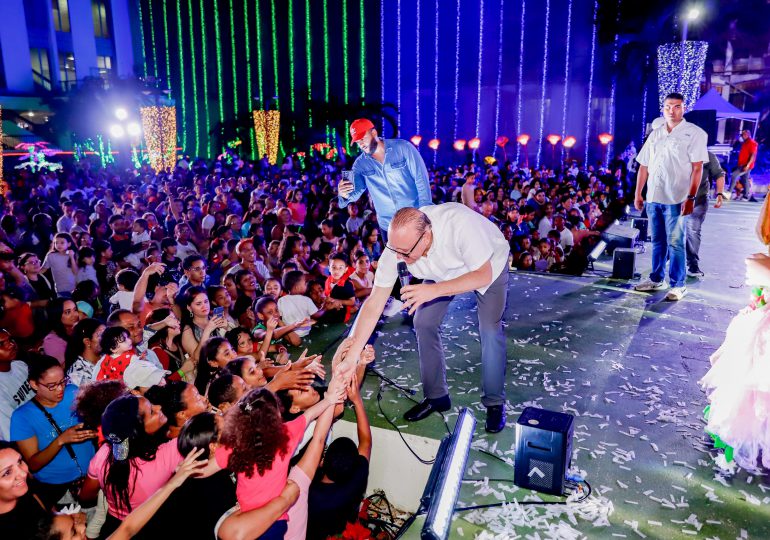 Alcaldía de Santiago clausura con récord de asistencia el Bosque Encantado y su decoración navideña