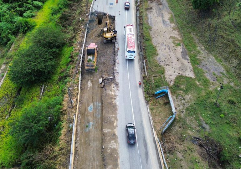 MOPC trabaja en solución provisional a punto crítico en carretera Navarrete-Puerto Plata