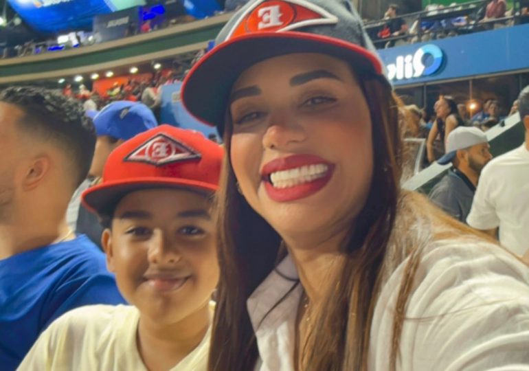 Video: Betty Gerónimo: "Este es el año rojo"; acude con su familia a ver el juego