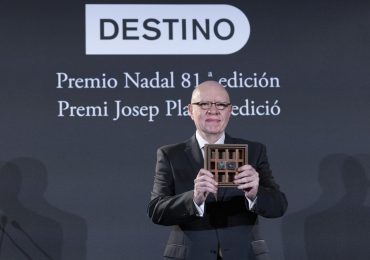 Periodista y autor de novela negra Jorge Fernández Díaz, gana el premio Nadal