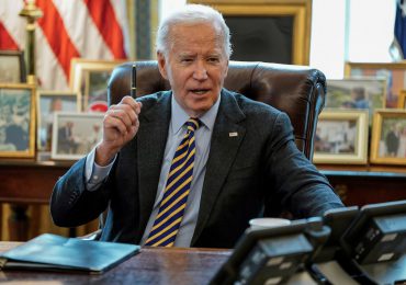 Biden califica de «vergonzosa» la decisión de Meta de abandonar la verificación de datos