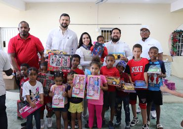 Fundación Refidomsa entrega juguetes a miles de niños en varias comunidades