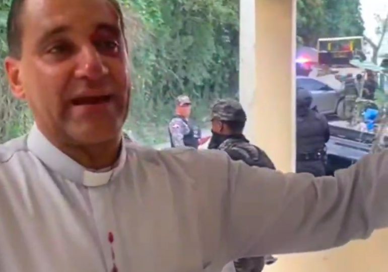 Padre Johnny Durán denuncia agresión durante protesta en Cotuí