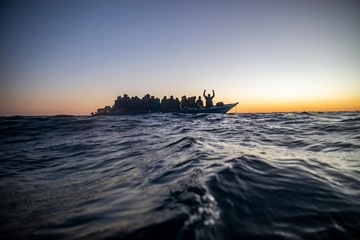 Hallan  barco con 19 cadáveres en San Cristóbal y Nieves; podrían ser africanos