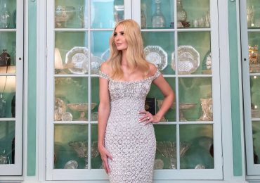 Ivanka Trump deslumbra con un vestido de Óscar de la Renta en cena inaugural a la luz de las velas