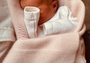 La Familia Real da la bienvenida a Athena Elizabeth Rose, hija de la Princesa Beatriz y Edoardo Mapelli Mozzi