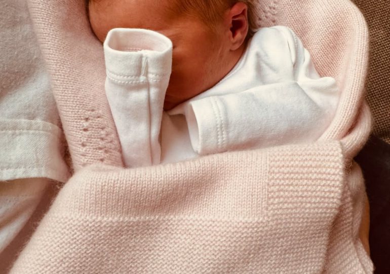 La Familia Real da la bienvenida a Athena Elizabeth Rose, hija de la Princesa Beatriz y Edoardo Mapelli Mozzi