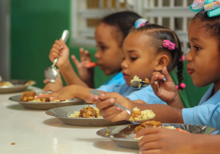 INABIE inicia el servicio de alimentación escolar el martes 7, coincidiendo con la continuación de las clases