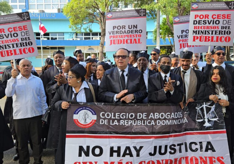 CARD protesta en apoyo a jueces y fiscales por vida digna y reclamo al ejecutivo por más presupuesto para la justicia