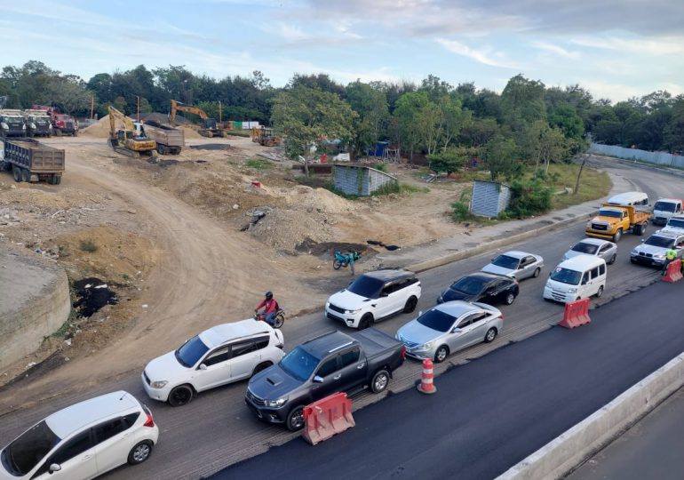 Choferes se quejan de lentitud en trabajos en el 9 de la Duarte