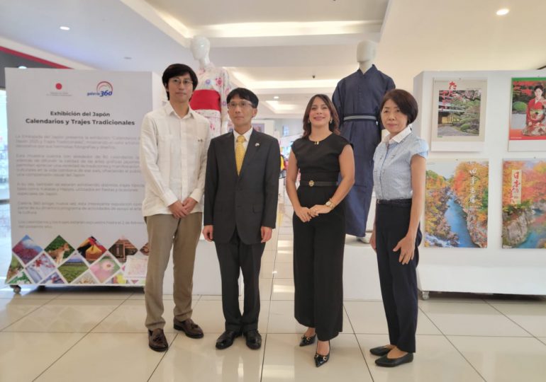 Inauguran exhibición "Calendarios del Japón 2025 y Trajes Tradicionales"