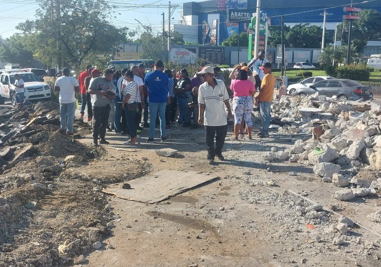 Buhoneros del KM 9 dicen que Obras Públicas no los han indemnizados