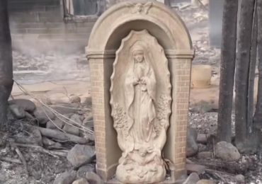 Encuentran intacta imagen de la virgen de Guadalupe en medio de incendios en Los Ángeles