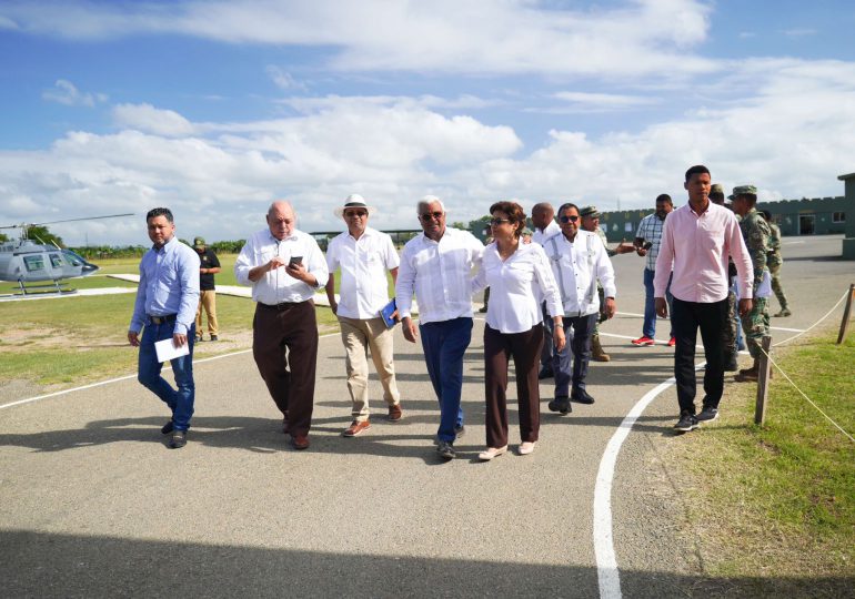 Gobernadora Severina Gil recibe al Director de Bienes Nacionales, César Burgos Gómez, para iniciar recorrido estratégico en Dajabón