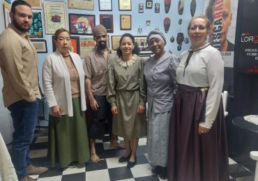 "Todos los quieren saber," una obra teatral que se presenta en Teatro Las Máscaras