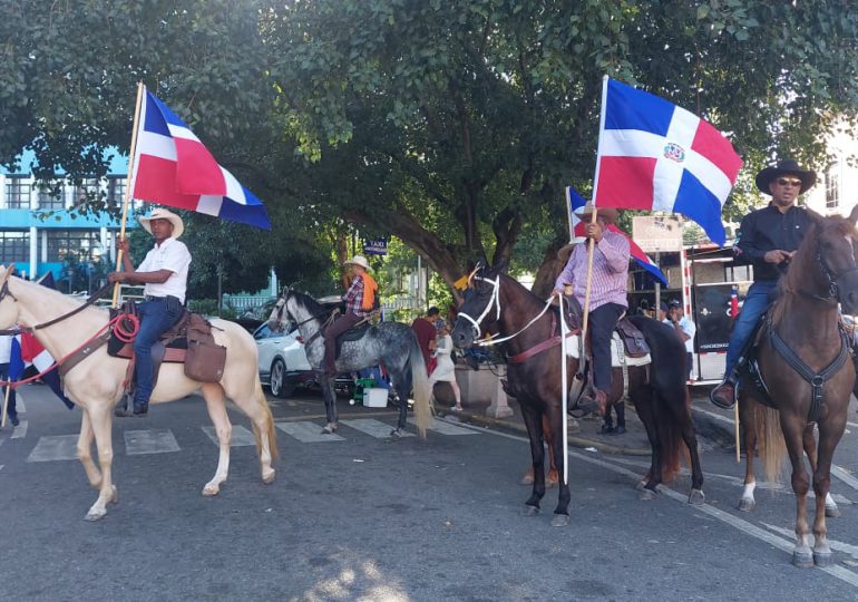 Realizan cabalgata duartiana en la Zona Colonial