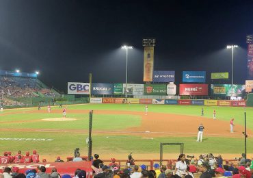 Inicia la Serie Final entre Leones del Escogido y los Tigres del Licey