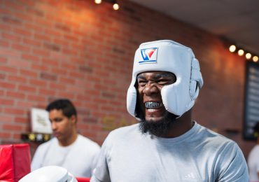 Carlos "Caballo Bronco" Adames defenderá su título mundial en una de las carteleras más grande en toda la historia del boxeo