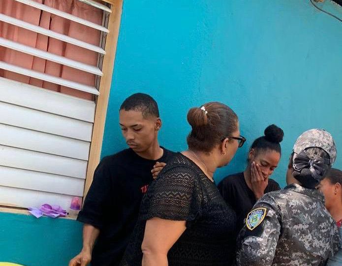 Policía arresta a mujer acusada de maltratar físicamente a su hijo de seis meses en SPM